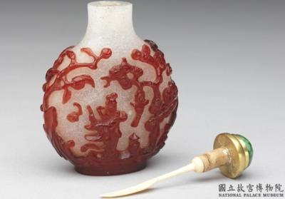 图片[3]-Red-on-snowing-white glass overlay snuff bottle with a design of the immortals, Qing dynasty, 18th-19th century-China Archive